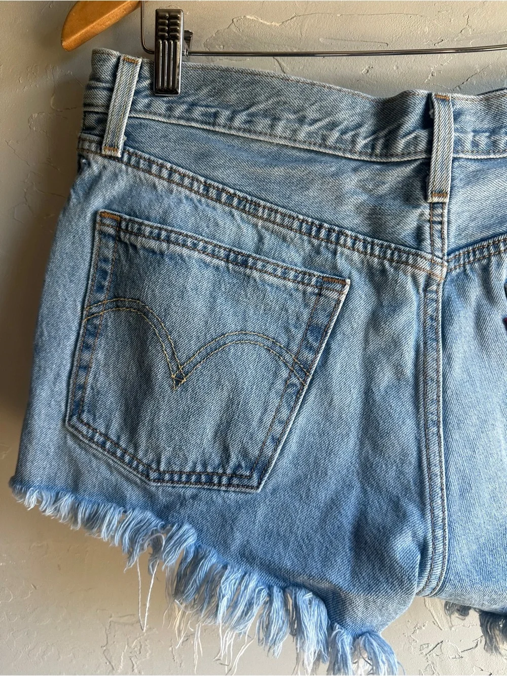 Levi's 501 Cutoff Denim Shorts Light Wash Frayed Raw Hem Festival‎ Grunge W30